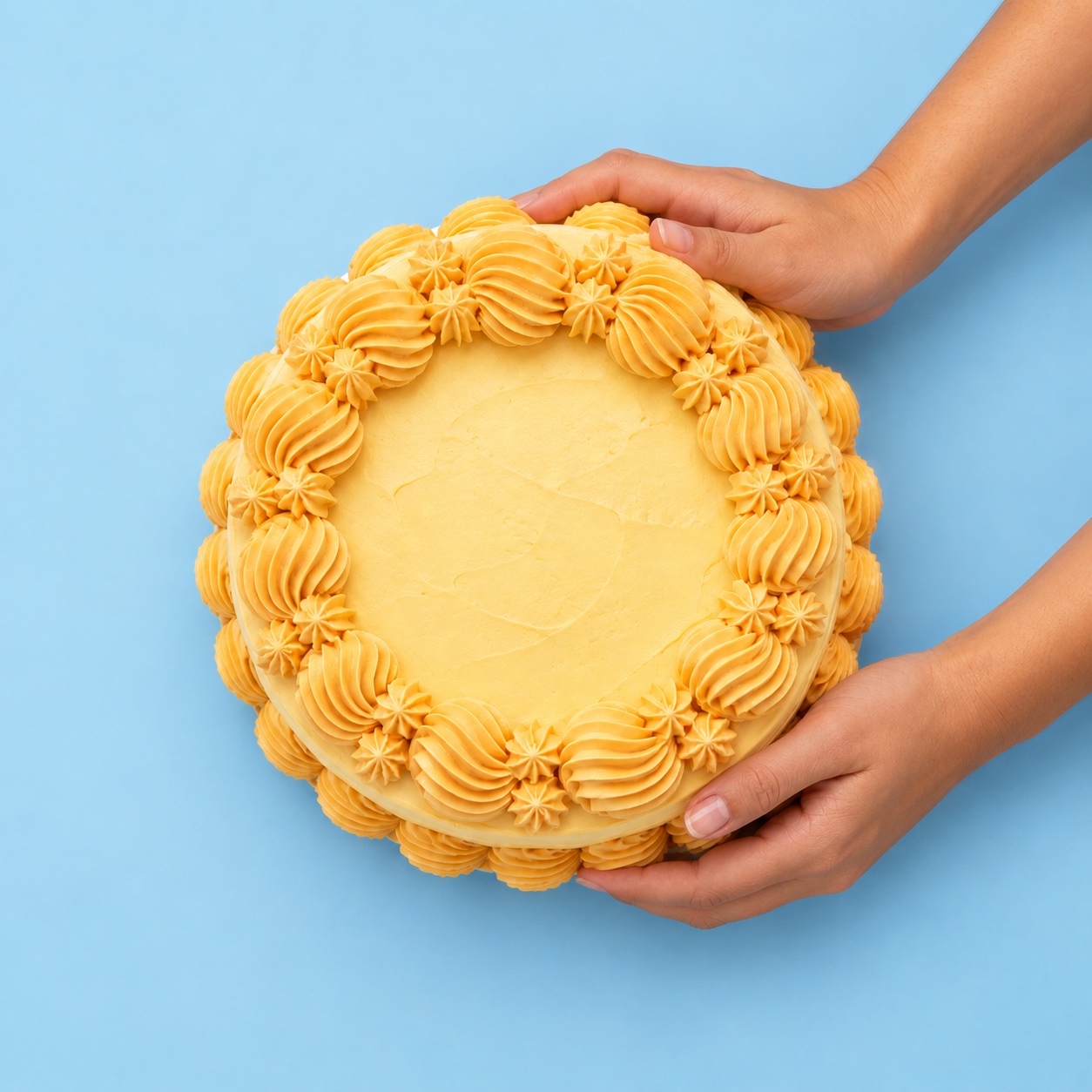 Torta cubierta y decorada con Butterganache Mágico